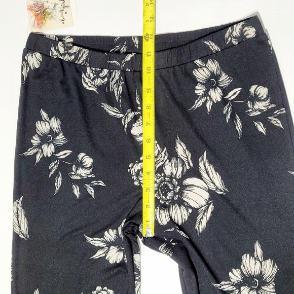 About a Girl Black & Taupe Floral Leggings (XL) - Picture 11 of 12
